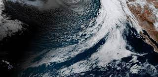 یک تصویر ماهواره ای یک رودخانه جوی قدرتمند را نشان می دهد که در 31 ژانویه 2024 به ساحل غربی ایالات متحده برخورد می کند. NOAA GOES